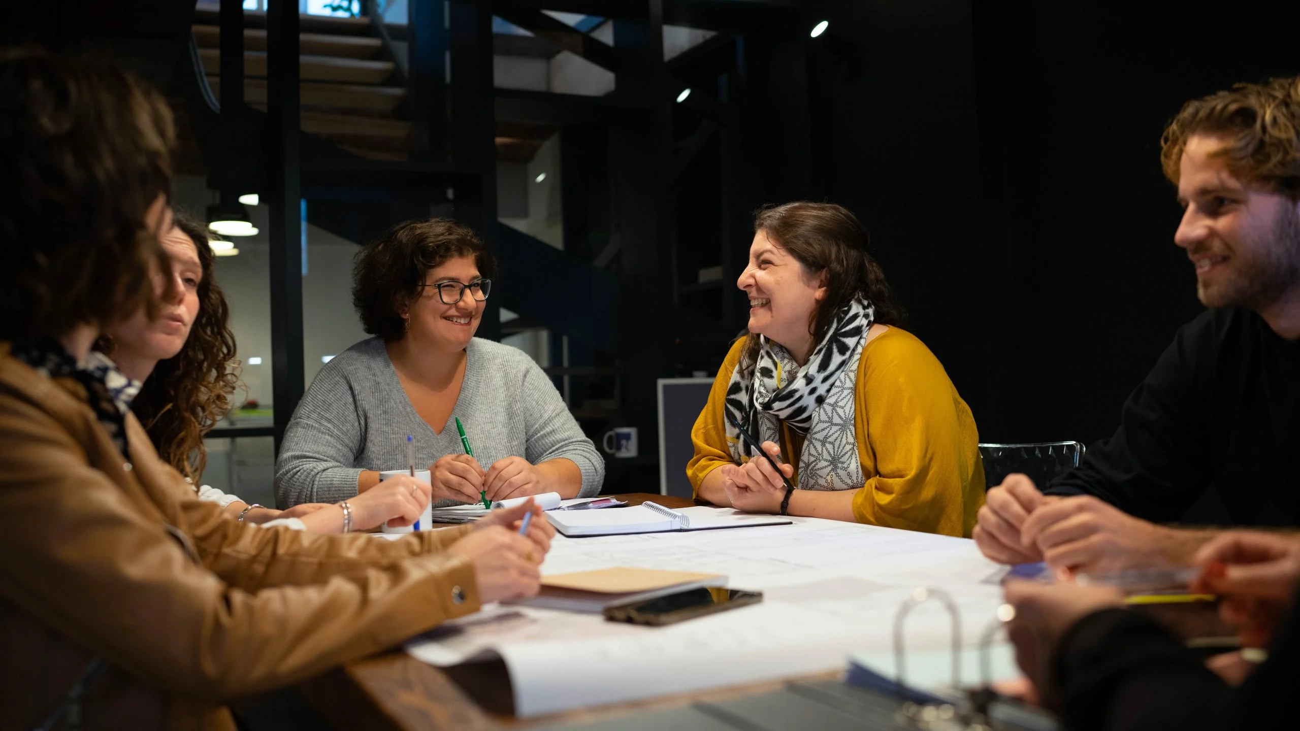 L'équipe de l'agence d'architecture Atelier 24 réunie dans ses locaux lillois